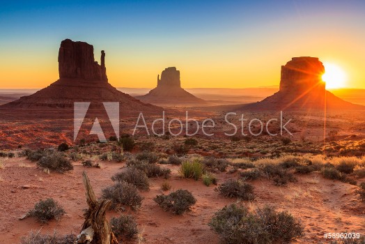 Afbeeldingen van Monument Valley twilight AZ USA